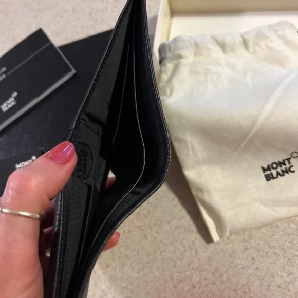 Mens bifold wallet